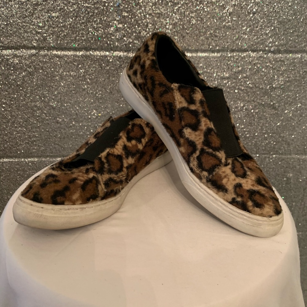Furry leopard print tennis shoes